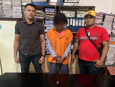 Tersangka Arbi Wiyugo (29) warga Huta Tiga Lama Nagori Amborokan Panei Raya, Kecamatan Raya Kahean Kabupaten Simalungun
