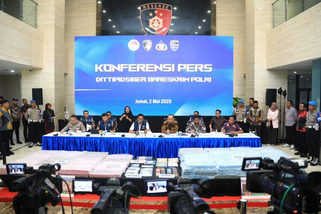 Konferensi pers Polri terkait pengungkapan sindikat judi online senilai Rp75 miliar