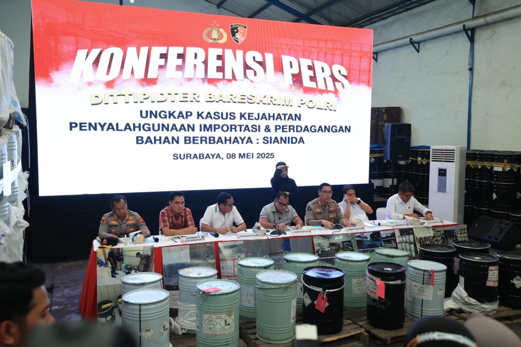 Gudang penyimpanan sianida ilegal di Tandes, Surabaya”