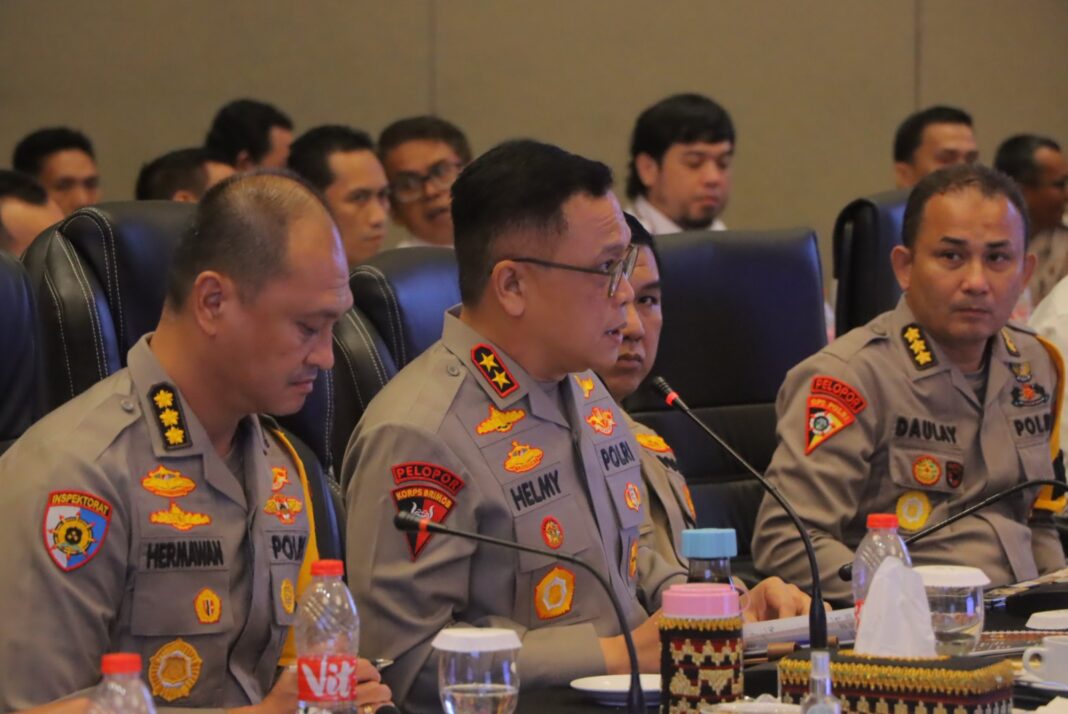 Kapolda Lampung Irjen Pol Helmy Santika saat memberikan pernyataan resmi terkait kritik mahasiswa di Polda Lampung