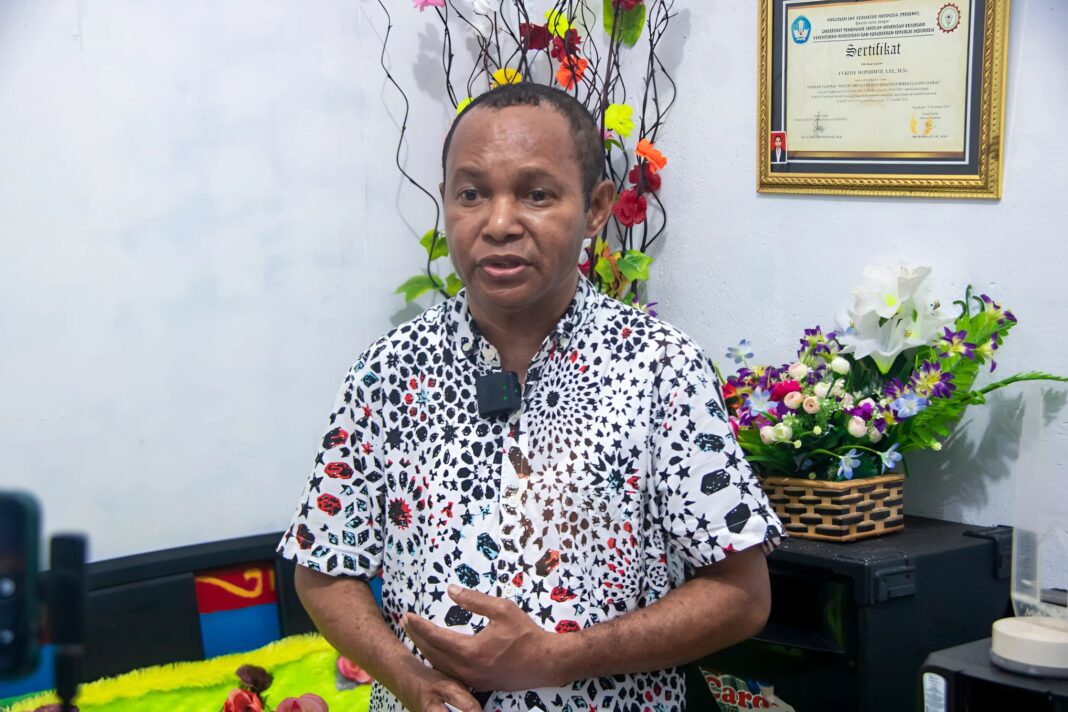 Dr. Alfius Aninam memberikan imbauan kepada mahasiswa Papua untuk menjaga ketertiban dan fokus belajar