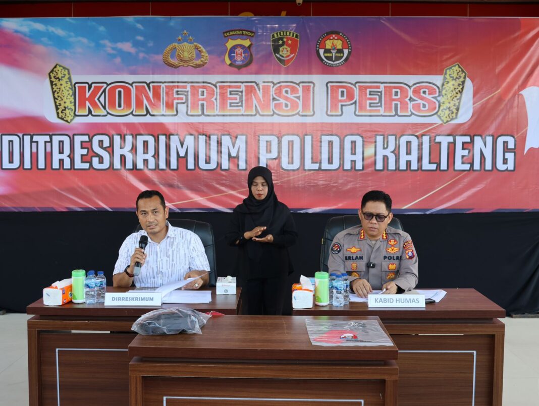 Kapolda Kalteng Irjen Pol Iwan Kurniawan saat konferensi pers peningkatan status kasus penyegelan perusahaan oleh ormas GRIB Jaya