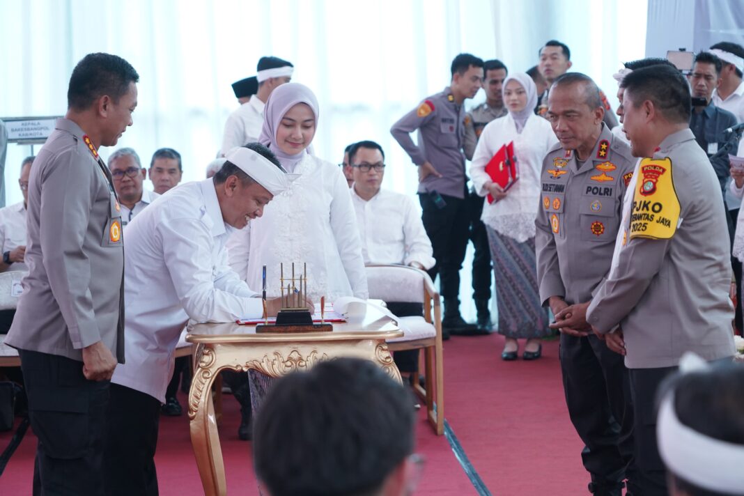 Penandatanganan MoU Polda Jabar dan Polda Metro Jaya untuk wujudkan Jawa Barat aman dan tertib.