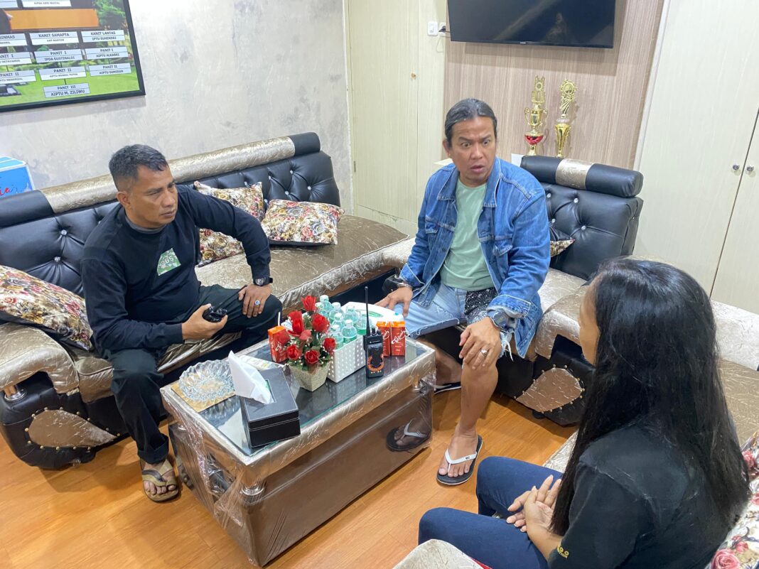 Salah satu Terduga tersangka sedang di introgasi