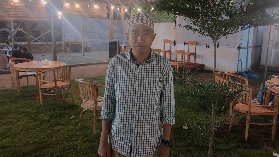 K.H Asnawi Syofyan, yang dijuluki Kyai keren.