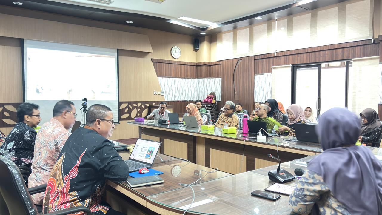 Pelaksanaan Program Akademi Pengentasan Kemiskinan digelar di ruang Pemkab Probolinggo