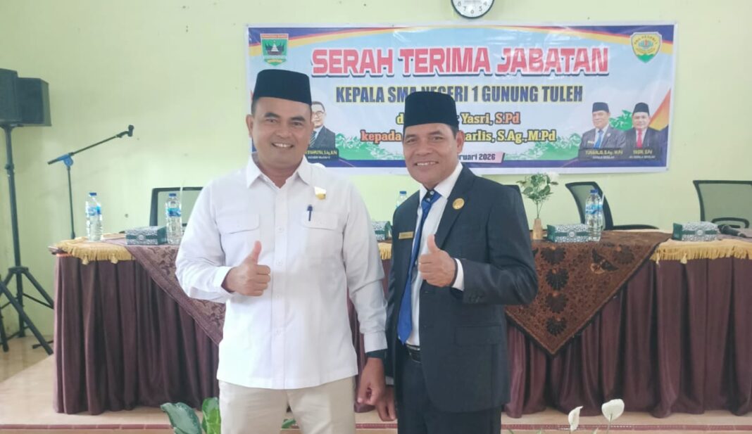 Sertijab Kepala SMAN 1 Gunung Tuleh: Yunarlis Resmi Gantikan Yasri, Dihadiri Anggota DPRD Pasbar